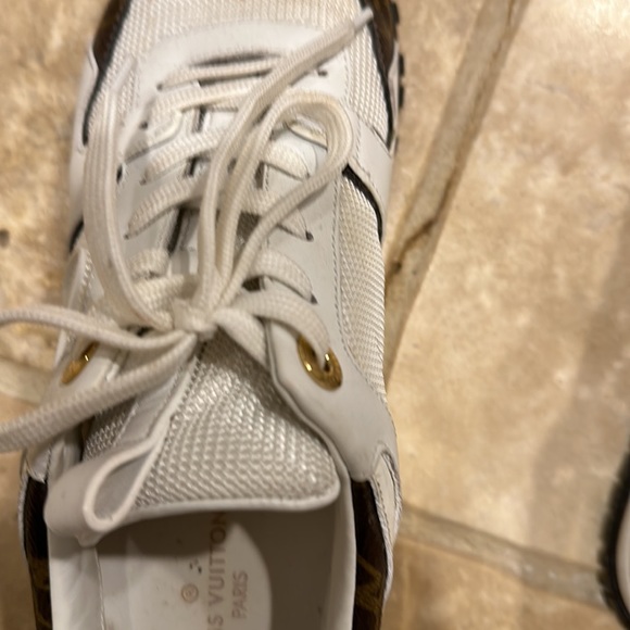 Worn twice authentic Louis Vuitton sneakers - Picture 9 of 16